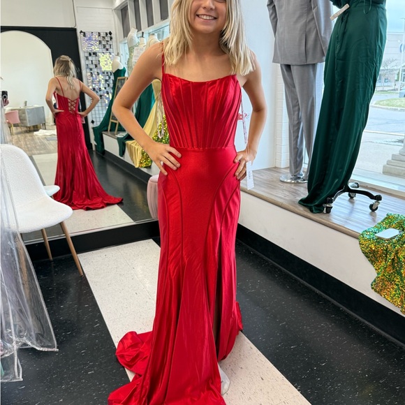 Ellie Wilde prom dress